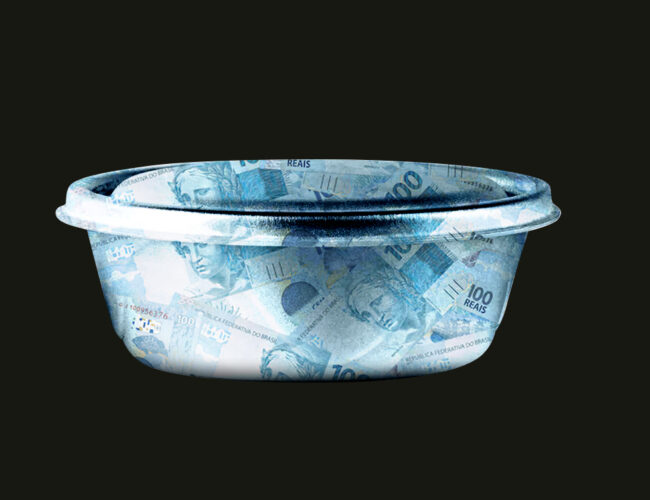 Prefeitura de SP paga milhões a projetos que servem comida estragada e entre fezes de pombo à população de rua 