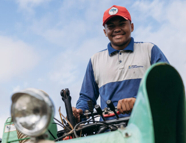 Virando a chave: máquinas chinesas são aposta do MST para alimentar o Brasil